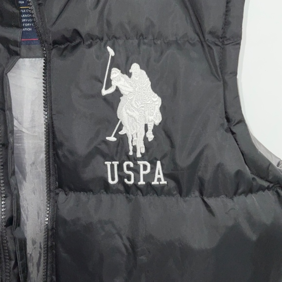 SOLD! US Polo Assn Zip Puffer Vest Size Medium - Picture 3 of 11